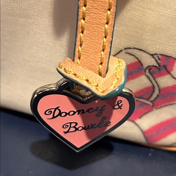 Dooney & Bourke Y2K Stylish Tan Barrel Printed Women's handbag. - Picture 2 of 11